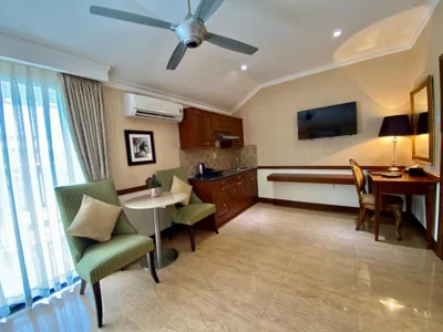 Central Hotel & Residences Swimming Pool – Photos 6