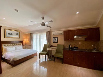 Central Hotel & Residences Swimming Pool – Photos 16