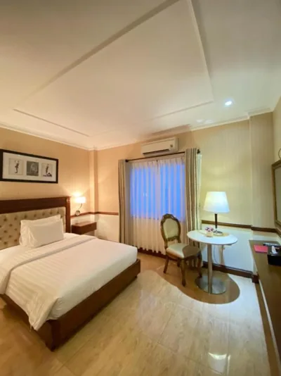 Chambre double standard — Central Hotel & Residences Swimming Pool