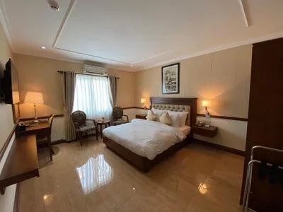 Chambre double supérieure — Central Hotel & Residences Swimming Pool